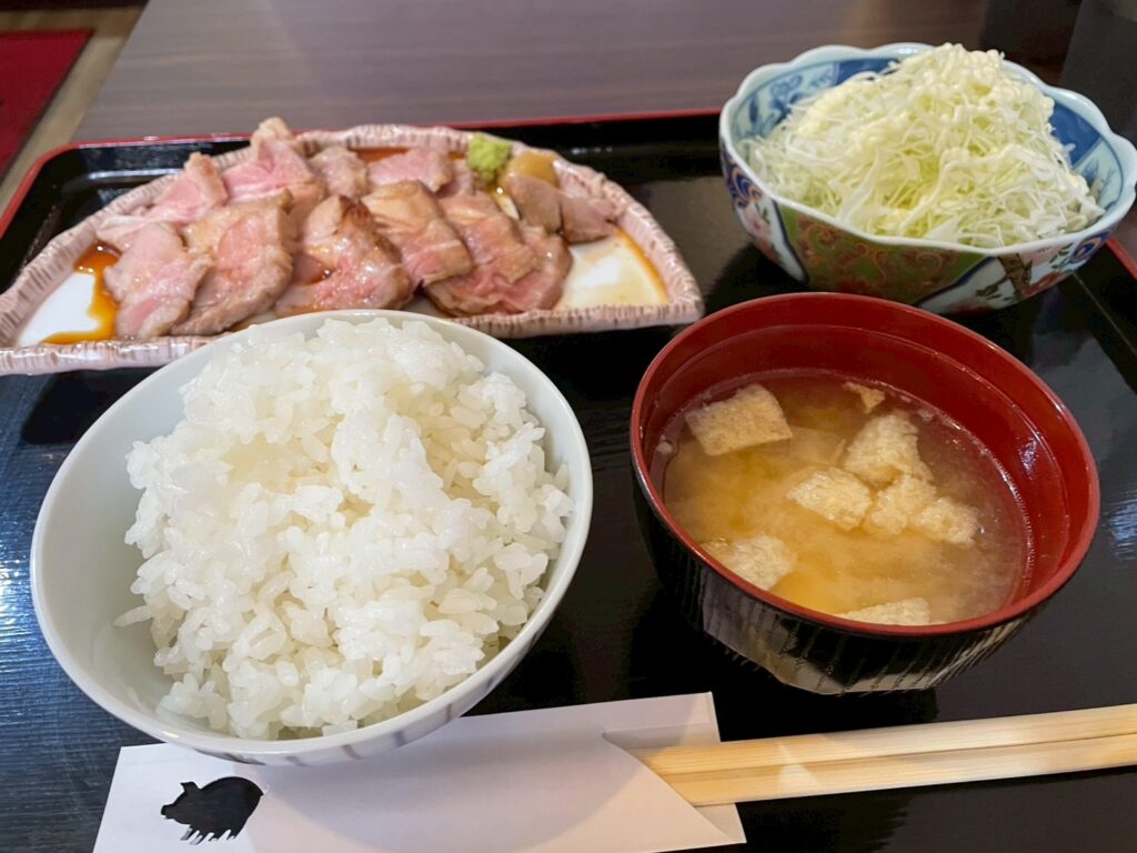 〜お客様紹介〜〈熟成トンテキ 裏こぶたさんがころんだ。（福岡市博多区)〉